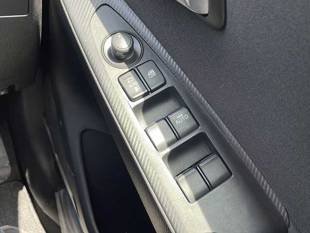 マツダ マツダ２ 15BD 静岡県 2024(令6)年 0.4万km ライトブルー 純正ナビ/・FM/・AM/・Bluetooth/・USB/・スマートフォン連携/・フルセグTV/メーカーオプション/【マツダコネクトパッケージ】/・８．８インチセンターディスプレイ/・車載通信機（コネクティッドサービス対応）/【３６０°セーフティパッケージ】/・３６０°ビューモニター/・フロントパーキングセンサー（センター／コーナ）/・自動防眩ルームミラー/【セーフティクルーズパッケージ】/・スマートブレーキサポート/・レーンキープアシストシステム/・タコメーター（アナログ）/・交通標識認識システム/・アクティブ・ドライビング・ディスプレイ（カラー）/・マツダ・レーダー・クルーズ・コントロール/・ステアリングスイッチパネル加飾/・メーターリング（サテンクロームメッキ）/主要装備/・ＥＴＣ/・アイドリングストップ/・横滑り防止装置/・衝突被害軽減システム/・サイドカーテンエアバッグ/・ＭＴモード付ＡＴ/・ＬＥＤヘッドライト