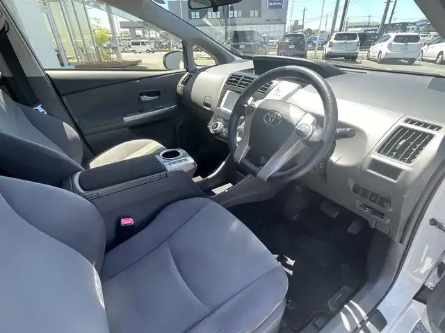 トヨタ プリウス α S 熊本県 2014(平26)年 9.4万km ホワイトパールクリスタルシャイン (株)IDOMが運営する【じしゃロン熊本店】の自社ローン専用車両になりますこちらは現金またはオートローンご利用時の価格です。自社ローンご希望の方は別途その旨お申付け下さい/社外ナビ（ワンセグＴＶ　ＣＤ　ＢＴ）　/バックカメラ　/アイドリングストップ　/ステアリングスイッチ　/ＥＴＣ　/Ｗ＋サイドエアバッグ　/カーテンエアバッグ　/プッシュスタート　/スマートキー　/電動格納ミラー