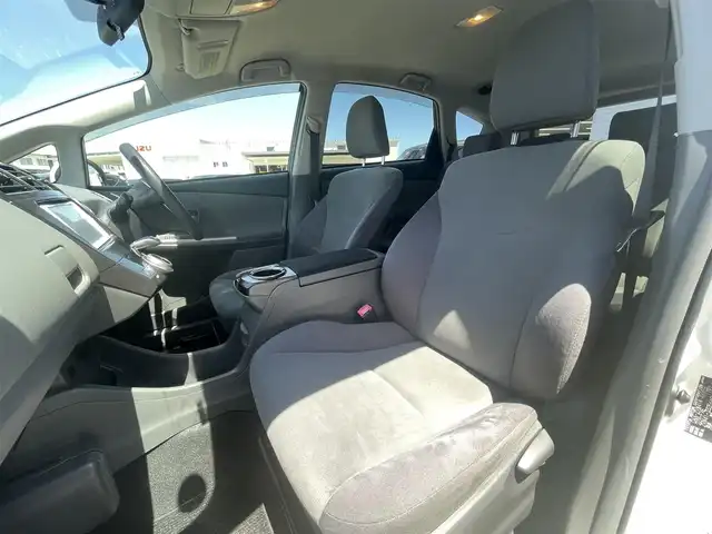 トヨタ プリウス α S 熊本県 2014(平26)年 9.4万km ホワイトパールクリスタルシャイン (株)IDOMが運営する【じしゃロン熊本店】の自社ローン専用車両になりますこちらは現金またはオートローンご利用時の価格です。自社ローンご希望の方は別途その旨お申付け下さい/社外ナビ（ワンセグＴＶ　ＣＤ　ＢＴ）　/バックカメラ　/アイドリングストップ　/ステアリングスイッチ　/ＥＴＣ　/Ｗ＋サイドエアバッグ　/カーテンエアバッグ　/プッシュスタート　/スマートキー　/電動格納ミラー