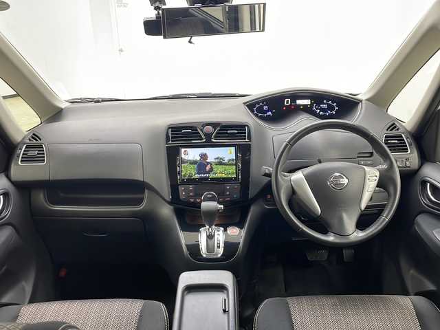 日産 セレナ ハイウェイスター Vセレ +Safty 長崎県 2014(平26)年 7万km ブリリアントホワイトパール カロッツェリア８インチナビ（ＡＶＩＣ－ＣＬ９１０）/（フルセグテレビ/CD/ＤＶＤ/Bluetooth）/バックカメラ/クルーズコントロール/両側パワースライドドア/衝突軽減ブレーキ/横滑り防止装置/ETC/ドライブレコーダー/社外15インチアルミホイール/純正フロアマット/レーンディパーチャーアラート/シートバックテーブル/リアサンシェード/フォグライト/黒革ハンドル/電動ウィンカーミラー/電動格納ミラー/ドアバイザー/プッシュスタート