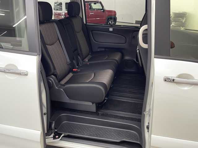 日産 セレナ ハイウェイスター Vセレ +Safty 長崎県 2014(平26)年 7万km ブリリアントホワイトパール カロッツェリア８インチナビ（ＡＶＩＣ－ＣＬ９１０）/（フルセグテレビ/CD/ＤＶＤ/Bluetooth）/バックカメラ/クルーズコントロール/両側パワースライドドア/衝突軽減ブレーキ/横滑り防止装置/ETC/ドライブレコーダー/社外15インチアルミホイール/純正フロアマット/レーンディパーチャーアラート/シートバックテーブル/リアサンシェード/フォグライト/黒革ハンドル/電動ウィンカーミラー/電動格納ミラー/ドアバイザー/プッシュスタート