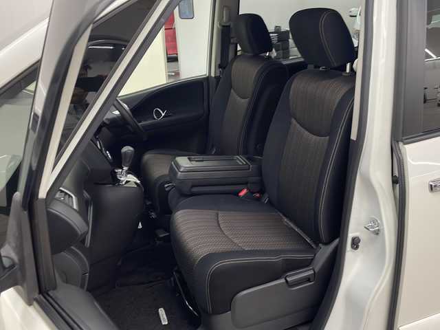 日産 セレナ ハイウェイスター Vセレ +Safty 長崎県 2014(平26)年 7万km ブリリアントホワイトパール カロッツェリア８インチナビ（ＡＶＩＣ－ＣＬ９１０）/（フルセグテレビ/CD/ＤＶＤ/Bluetooth）/バックカメラ/クルーズコントロール/両側パワースライドドア/衝突軽減ブレーキ/横滑り防止装置/ETC/ドライブレコーダー/社外15インチアルミホイール/純正フロアマット/レーンディパーチャーアラート/シートバックテーブル/リアサンシェード/フォグライト/黒革ハンドル/電動ウィンカーミラー/電動格納ミラー/ドアバイザー/プッシュスタート