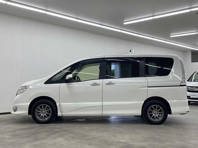 日産 セレナ ハイウェイスター Vセレ +Safty 長崎県 2014(平26)年 7万km ブリリアントホワイトパール カロッツェリア８インチナビ（ＡＶＩＣ－ＣＬ９１０）/（フルセグテレビ/CD/ＤＶＤ/Bluetooth）/バックカメラ/クルーズコントロール/両側パワースライドドア/衝突軽減ブレーキ/横滑り防止装置/ETC/ドライブレコーダー/社外15インチアルミホイール/純正フロアマット/レーンディパーチャーアラート/シートバックテーブル/リアサンシェード/フォグライト/黒革ハンドル/電動ウィンカーミラー/電動格納ミラー/ドアバイザー/プッシュスタート