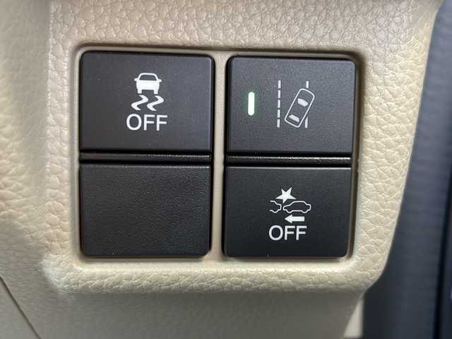 ホンダ Ｎ ＢＯＸ G L ホンダセンシング 兵庫県 2018(平30)年 3.6万km ルナシルバーM HondaSENSING（衝突被害軽減システム）/社外SDナビ/ Bluetooth/USB/iPod/DVD/AM/FM/バックカメラ/純正ビルトインETC/ワンセグテレビ（走行中視聴可能）/片側パワースライドドア/ベンチシート/フルフラットシート/アイドリングストップ/アダプティブクルーズコントロール/アンチロック・ブレーキ・システム/レーンキープアシスト/後方コーナーセンサー/盗難防止装置/横滑り防止装置/純正フロアマット/スマートキー/エアバッグ（W）/オートマチックハイビーム/パワーステアリング/パワーウィンドウ/保証書/取扱説明書