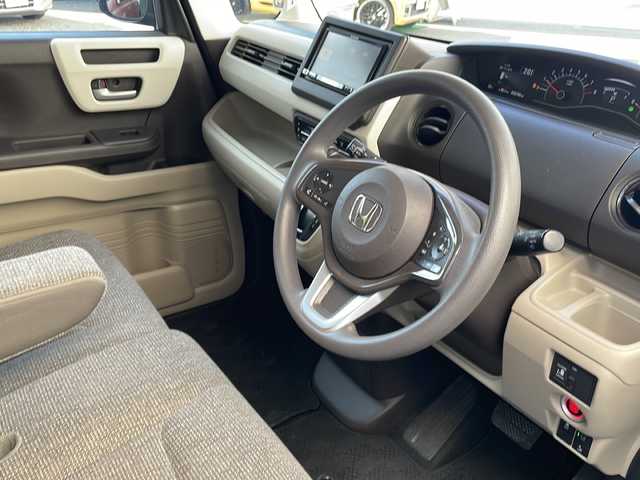 ホンダ Ｎ ＢＯＸ G L ホンダセンシング 兵庫県 2018(平30)年 3.6万km ルナシルバーM HondaSENSING（衝突被害軽減システム）/社外SDナビ/ Bluetooth/USB/iPod/DVD/AM/FM/バックカメラ/純正ビルトインETC/ワンセグテレビ（走行中視聴可能）/片側パワースライドドア/ベンチシート/フルフラットシート/アイドリングストップ/アダプティブクルーズコントロール/アンチロック・ブレーキ・システム/レーンキープアシスト/後方コーナーセンサー/盗難防止装置/横滑り防止装置/純正フロアマット/スマートキー/エアバッグ（W）/オートマチックハイビーム/パワーステアリング/パワーウィンドウ/保証書/取扱説明書