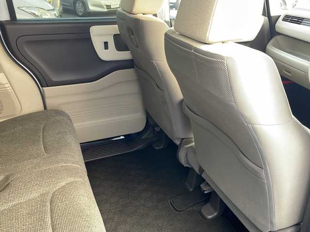 ホンダ Ｎ ＢＯＸ G L ホンダセンシング 兵庫県 2018(平30)年 3.6万km ルナシルバーM HondaSENSING（衝突被害軽減システム）/社外SDナビ/ Bluetooth/USB/iPod/DVD/AM/FM/バックカメラ/純正ビルトインETC/ワンセグテレビ（走行中視聴可能）/片側パワースライドドア/ベンチシート/フルフラットシート/アイドリングストップ/アダプティブクルーズコントロール/アンチロック・ブレーキ・システム/レーンキープアシスト/後方コーナーセンサー/盗難防止装置/横滑り防止装置/純正フロアマット/スマートキー/エアバッグ（W）/オートマチックハイビーム/パワーステアリング/パワーウィンドウ/保証書/取扱説明書