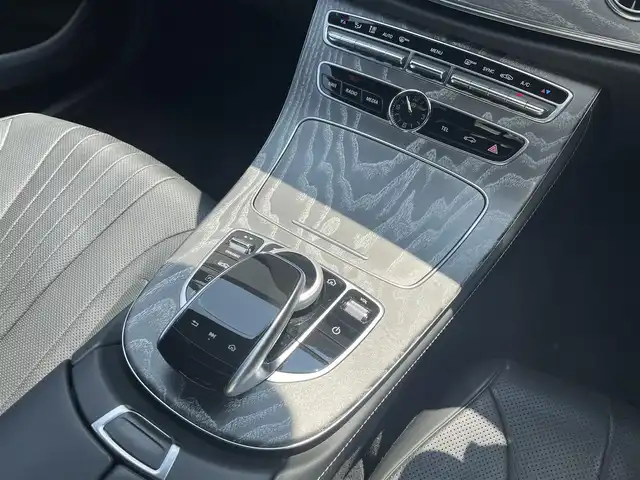 メルセデス・ベンツ ＣＬＳ４５０ 4マチック スポーツ 東京都 2018(平30)年 4.1万km ダイヤモンドホワイト エクスクルーシブパッケージ/サンルーフ/Burmesterサウンド/360°カメラ/ヘッドアップディスプレイ/アダプティブクルーズコントロール/純正ナビ/Bluetooth/フルセグTV/Apple Car Play/ESP/アクティブブレーキアシスト/レーンキープアシスト/パークアシスト/エアサス/D/N席パワーシート（メモリ機能付）/全席シートヒーター/D/N席シートベンチレーション/パワーバックドア/パドルシフト/パヒュームアトマイザー/ETC2.0/ブラックレザーシート
