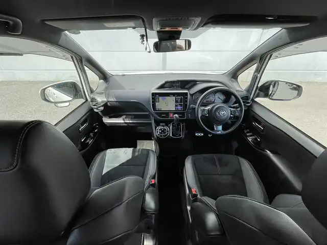 トヨタ ノア Si GRスポーツ 千葉県 2020(令2)年 1.5万km ラグジュアリーホワイトパールクリスタルシャインガラスフレーク トヨタセーフティセンス/・衝突軽減ブレーキ/レーンキープアシスト/・オートハイビーム/クリアランスソナー/純正12インチフリップダウンモニター/純正10インチナビ(NSZN-Z68T)/・フルセグ/BT/DVD/CD/バックカメラ/ステアリングスイッチ/ETC2.0/両側パワースライドドア/ハーフレザーシート/LEDヘッドライト/オートライト/フォグライト/スマートキー/プッシュスタート/純正フロアマット/純正18インチAW