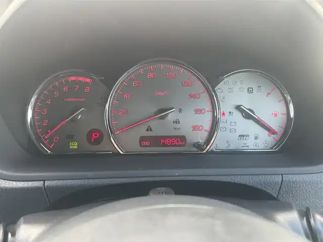 トヨタ ノア Si GRスポーツ 千葉県 2020(令2)年 1.5万km ラグジュアリーホワイトパールクリスタルシャインガラスフレーク トヨタセーフティセンス/・衝突軽減ブレーキ/レーンキープアシスト/・オートハイビーム/クリアランスソナー/純正12インチフリップダウンモニター/純正10インチナビ(NSZN-Z68T)/・フルセグ/BT/DVD/CD/バックカメラ/ステアリングスイッチ/ETC2.0/両側パワースライドドア/ハーフレザーシート/LEDヘッドライト/オートライト/フォグライト/スマートキー/プッシュスタート/純正フロアマット/純正18インチAW