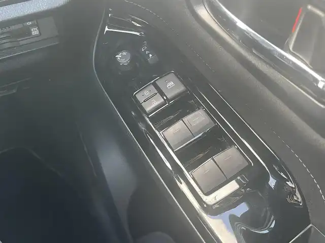 トヨタ ノア Si GRスポーツ 千葉県 2020(令2)年 1.5万km ラグジュアリーホワイトパールクリスタルシャインガラスフレーク トヨタセーフティセンス/・衝突軽減ブレーキ/レーンキープアシスト/・オートハイビーム/クリアランスソナー/純正12インチフリップダウンモニター/純正10インチナビ(NSZN-Z68T)/・フルセグ/BT/DVD/CD/バックカメラ/ステアリングスイッチ/ETC2.0/両側パワースライドドア/ハーフレザーシート/LEDヘッドライト/オートライト/フォグライト/スマートキー/プッシュスタート/純正フロアマット/純正18インチAW