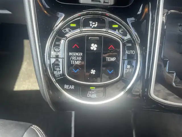 トヨタ ノア Si GRスポーツ 千葉県 2020(令2)年 1.5万km ラグジュアリーホワイトパールクリスタルシャインガラスフレーク トヨタセーフティセンス/・衝突軽減ブレーキ/レーンキープアシスト/・オートハイビーム/クリアランスソナー/純正12インチフリップダウンモニター/純正10インチナビ(NSZN-Z68T)/・フルセグ/BT/DVD/CD/バックカメラ/ステアリングスイッチ/ETC2.0/両側パワースライドドア/ハーフレザーシート/LEDヘッドライト/オートライト/フォグライト/スマートキー/プッシュスタート/純正フロアマット/純正18インチAW