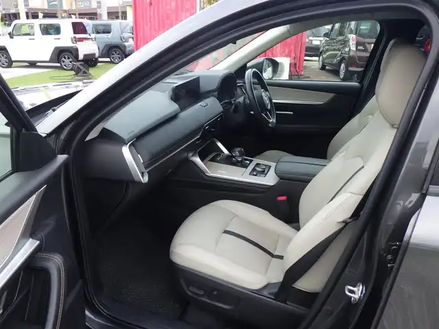 マツダ ＣＸ－６０ 25S Lパッケージ 千葉県 2023(令5)年 2.4万km マシーングレープレミアムM 235/50R20/i-ACTIVSENSE/・スマートブレーキサポート/・レーンキープ・アシスト・システム/・ブラインドスポットモニタリング/アクティブ・ドライビング・ディスプレイ/パワーバックドア/レザーシート/前席パワーシート/シートヒーター/純正SDナビ/地デジTV/【Bluetooth接続】/【Apple CarPlay　Android Auto対応】/360°ビュー・モニター/ワイヤレス充電/革巻きステアリング/ステアリングヒーター/ステアリングスイッチ/パドルシフト/ETC/LEDヘッドライト/ウインカーミラー/コーナーセンサー/純正20インチアルミホイル/サイド/カーテンエアバッグ/アドバンストキーレスエントリー
