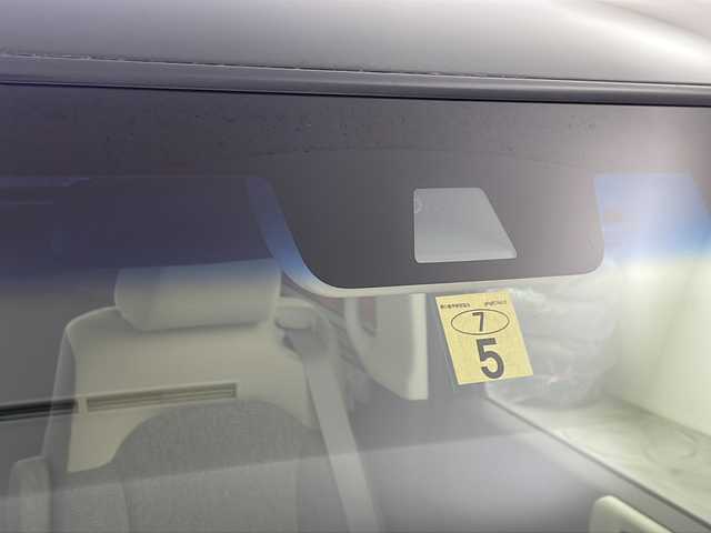 ホンダ Ｎ ＢＯＸ G EX ホンダセンシング 栃木県 2018(平30)年 5.5万km ブリティッシュグリーンP 禁煙車/ホンダセンシング/・衝突軽減ブレーキ/・誤発進抑制機能/・アダプティブクルーズコントロール/・車線維持支援システム/・路外逸脱抑制機能/・先行車発進お知らせ機能/・標識認識機能/純正ナビ/（CD/DVD/BT/TV/FM/AM/USB)/オートライト/オーエアコン/USB入力端子/両側パワースライドドア/スマートキー/プッシュスタート/ETC