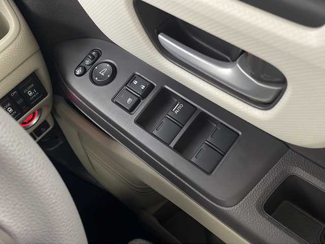 ホンダ Ｎ ＢＯＸ G EX ホンダセンシング 栃木県 2018(平30)年 5.5万km ブリティッシュグリーンP 禁煙車/ホンダセンシング/・衝突軽減ブレーキ/・誤発進抑制機能/・アダプティブクルーズコントロール/・車線維持支援システム/・路外逸脱抑制機能/・先行車発進お知らせ機能/・標識認識機能/純正ナビ/（CD/DVD/BT/TV/FM/AM/USB)/オートライト/オーエアコン/USB入力端子/両側パワースライドドア/スマートキー/プッシュスタート/ETC