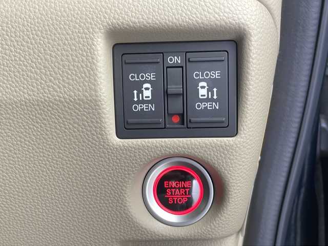 ホンダ Ｎ ＢＯＸ G EX ホンダセンシング 栃木県 2018(平30)年 5.5万km ブリティッシュグリーンP 禁煙車/ホンダセンシング/・衝突軽減ブレーキ/・誤発進抑制機能/・アダプティブクルーズコントロール/・車線維持支援システム/・路外逸脱抑制機能/・先行車発進お知らせ機能/・標識認識機能/純正ナビ/（CD/DVD/BT/TV/FM/AM/USB)/オートライト/オーエアコン/USB入力端子/両側パワースライドドア/スマートキー/プッシュスタート/ETC