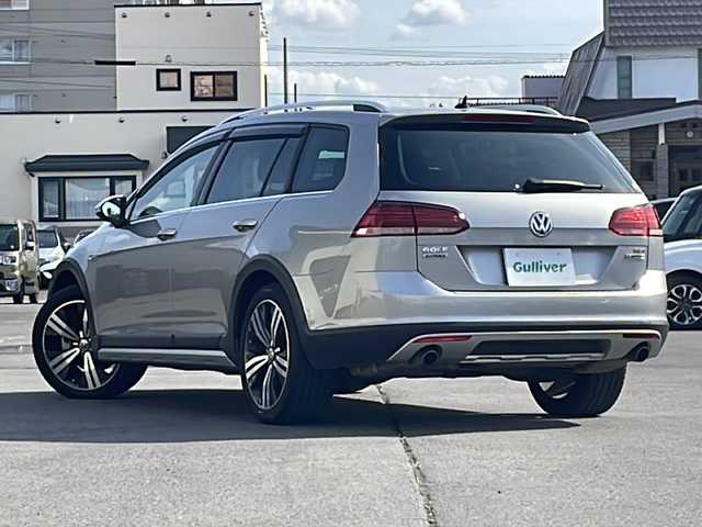 フォルクスワーゲン ゴルフ オールトラック TSI 4モーション 道北・旭川 2017(平29)年 8.6万km シルバー /4WD//禁煙車//純正ナビ CD/SD/DVD/BT/AUX/ワンセグ/USB//横滑り防止//革巻きステアリング//ハンドルヒーター//パドルシフト//ステアリングスイッチ//オートライト//LEDライト//フォグランプ//リアフォグランプ//ヘッドライトウォッシャー//前席シートヒーター//アイドリングストップ//ETC2.0//純正フロアマット//ドアバイザー//ルーフレール//ミラーウィンカー//電動格納ミラー//ドライブレコーダー//ホイール付き冬タイヤ積込