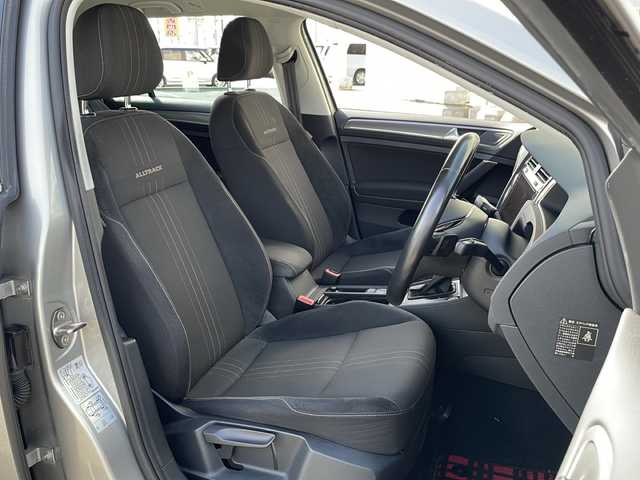 フォルクスワーゲン ゴルフ オールトラック TSI 4モーション 道北・旭川 2017(平29)年 8.6万km シルバー /4WD//禁煙車//純正ナビ CD/SD/DVD/BT/AUX/ワンセグ/USB//横滑り防止//革巻きステアリング//ハンドルヒーター//パドルシフト//ステアリングスイッチ//オートライト//LEDライト//フォグランプ//リアフォグランプ//ヘッドライトウォッシャー//前席シートヒーター//アイドリングストップ//ETC2.0//純正フロアマット//ドアバイザー//ルーフレール//ミラーウィンカー//電動格納ミラー//ドライブレコーダー//ホイール付き冬タイヤ積込