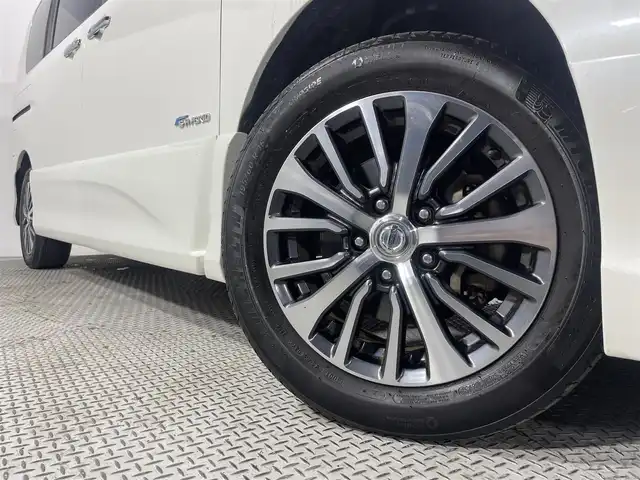 日産 セレナ ハイウェイスター Vセレ+SaftyⅡ 大阪府 2016(平28)年 5.9万km ブリリアントホワイトパール 純正ナビ（フルセグTV/DVD/CD/Bluetooth） 衝突軽減B レーンアシスト ３６０カメラ 両側パワースライドドア クルーズコントロール クリアランスソナー リアオートエアコン ETC ドラレコ LEDライト オートライト プッシュスタート スマートキー