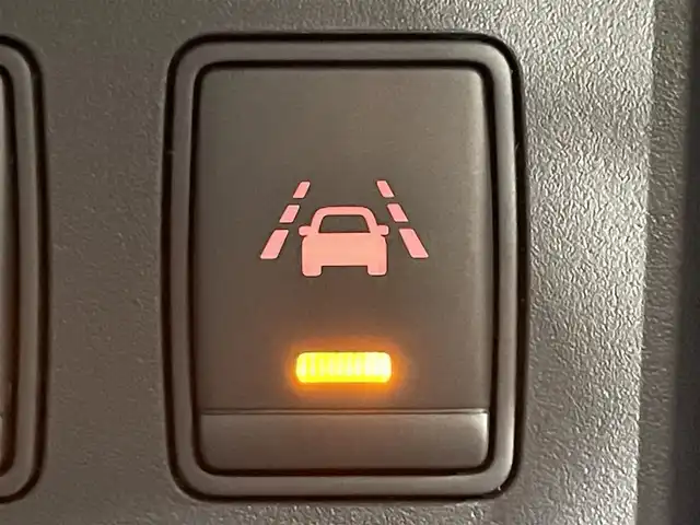 日産 セレナ ハイウェイスター Vセレ+SaftyⅡ 大阪府 2016(平28)年 5.9万km ブリリアントホワイトパール 純正ナビ（フルセグTV/DVD/CD/Bluetooth） 衝突軽減B レーンアシスト ３６０カメラ 両側パワースライドドア クルーズコントロール クリアランスソナー リアオートエアコン ETC ドラレコ LEDライト オートライト プッシュスタート スマートキー
