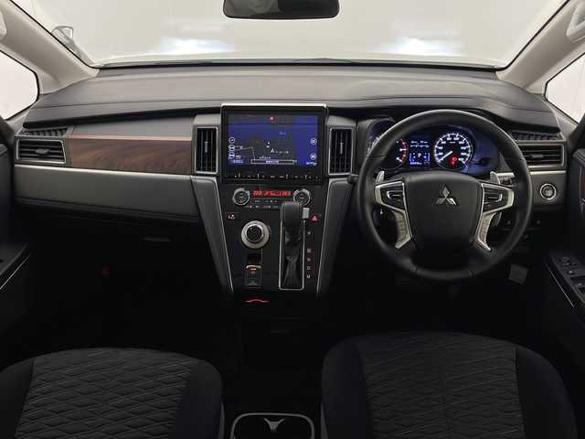 三菱 デリカＤ：５ G パワーパッケージ 宮崎県 2021(令3)年 3.6万km ウォームホワイトパール ワンオーナー/e-Assist/〇衝突軽減被害軽減ブレーキシステム（FCM)/〇車線逸脱警報システム（LDW）/〇レーダークルーズコントロールシステム（ACC)/〇オートマチックハイビーム（AHB）/〇誤発進抑制機能/純正10.1インチナビ/フルセグTV/CD/DVD/Bluetooth/HDMI/バックカメラ/両側パワースライドドア/パワーシート/シートヒーター/ステアリングヒーター/パドルシフト/電動リアゲート/純正18インチAW/LEDヘッドライト/アイドリングストップ/スマートキー×2/保証書/取扱説明書