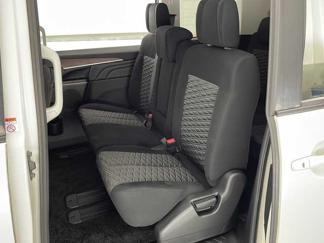 三菱 デリカＤ：５ G パワーパッケージ 宮崎県 2021(令3)年 3.6万km ウォームホワイトパール ワンオーナー/e-Assist/〇衝突軽減被害軽減ブレーキシステム（FCM)/〇車線逸脱警報システム（LDW）/〇レーダークルーズコントロールシステム（ACC)/〇オートマチックハイビーム（AHB）/〇誤発進抑制機能/純正10.1インチナビ/フルセグTV/CD/DVD/Bluetooth/HDMI/バックカメラ/両側パワースライドドア/パワーシート/シートヒーター/ステアリングヒーター/パドルシフト/電動リアゲート/純正18インチAW/LEDヘッドライト/アイドリングストップ/スマートキー×2/保証書/取扱説明書