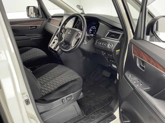 三菱 デリカＤ：５ G パワーパッケージ 宮崎県 2021(令3)年 3.6万km ウォームホワイトパール ワンオーナー/e-Assist/〇衝突軽減被害軽減ブレーキシステム（FCM)/〇車線逸脱警報システム（LDW）/〇レーダークルーズコントロールシステム（ACC)/〇オートマチックハイビーム（AHB）/〇誤発進抑制機能/純正10.1インチナビ/フルセグTV/CD/DVD/Bluetooth/HDMI/バックカメラ/両側パワースライドドア/パワーシート/シートヒーター/ステアリングヒーター/パドルシフト/電動リアゲート/純正18インチAW/LEDヘッドライト/アイドリングストップ/スマートキー×2/保証書/取扱説明書