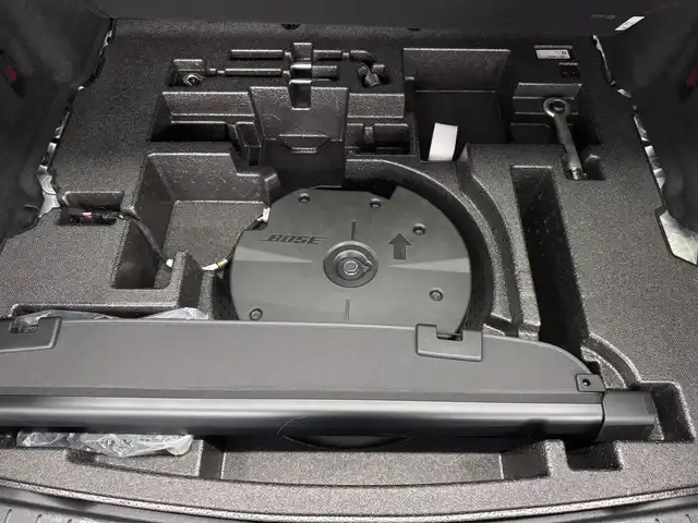 マツダ ＣＸ－６０ XD HV プレミアムスポーツ 三重県 2023(令5)年 2万km ロジウムホワイトプレミアムメタリック ディーゼルターボ・マイルドハイブリッド/4WD/MTモード付8AT/12.3インチナビ/（FM/AM/Bluetooth/USB/CarPlay/AndroidAuto/TV/HDMI）/360°ビュー・モニター/BOSEサウンドシステム（12スピーカー）/ドライブレコーダー前後/i-ACTIVSENSE/・スマートブレーキサポート/・レーダークルーズコントロール/・クルージング&トラフィックサポート/・ドライバー異常時対応システム/・ドライバーモニタリング/・レーンキープアシストシステム/・ブラインドスポットモニタリング/・クロストラフィックアラート（前後）/・パーキングセンサー（前後）/・ヒルディセントコントロール/・【DOP】ドライビングサポートプラス（急アクセル加速抑制機能）/など/装備/・パノラマサンルーフ/・茶革シート/・シートヒーター（D/N/2nd左右）＆ベンチレーション（D/N）/・ステアリングヒーター/・10wayパワーシート（Dメモリー付/N）/・ハンズフリーパワーリフトゲート/・ドライバーパーソナライズ/・アクティブドライビングディスプレイ/・150W電源/・ワイヤレス充電/・左右独立オートエアコン/・純正20inAW/・スマートキーx2＋DSP用x1/など