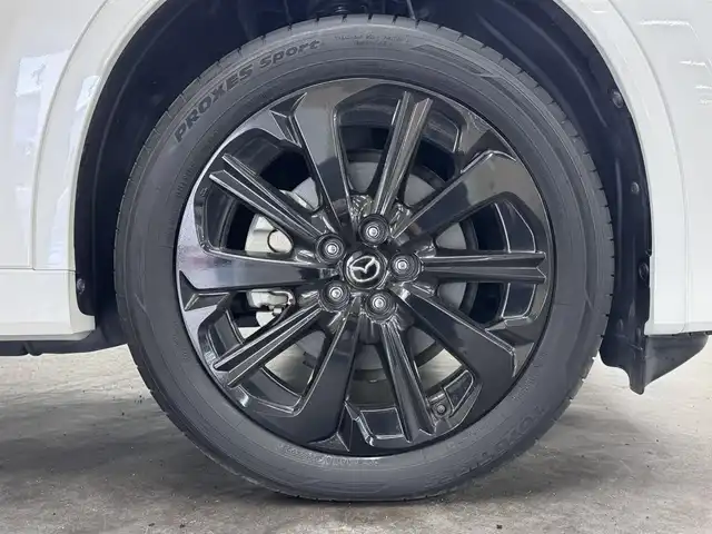 マツダ ＣＸ－６０ XD HV プレミアムスポーツ 三重県 2023(令5)年 2万km ロジウムホワイトプレミアムメタリック ディーゼルターボ・マイルドハイブリッド/4WD/MTモード付8AT/12.3インチナビ/（FM/AM/Bluetooth/USB/CarPlay/AndroidAuto/TV/HDMI）/360°ビュー・モニター/BOSEサウンドシステム（12スピーカー）/ドライブレコーダー前後/i-ACTIVSENSE/・スマートブレーキサポート/・レーダークルーズコントロール/・クルージング&トラフィックサポート/・ドライバー異常時対応システム/・ドライバーモニタリング/・レーンキープアシストシステム/・ブラインドスポットモニタリング/・クロストラフィックアラート（前後）/・パーキングセンサー（前後）/・ヒルディセントコントロール/・【DOP】ドライビングサポートプラス（急アクセル加速抑制機能）/など/装備/・パノラマサンルーフ/・茶革シート/・シートヒーター（D/N/2nd左右）＆ベンチレーション（D/N）/・ステアリングヒーター/・10wayパワーシート（Dメモリー付/N）/・ハンズフリーパワーリフトゲート/・ドライバーパーソナライズ/・アクティブドライビングディスプレイ/・150W電源/・ワイヤレス充電/・左右独立オートエアコン/・純正20inAW/・スマートキーx2＋DSP用x1/など
