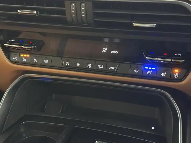 マツダ ＣＸ－６０ XD HV プレミアムスポーツ 三重県 2023(令5)年 2万km ロジウムホワイトプレミアムメタリック ディーゼルターボ・マイルドハイブリッド/4WD/MTモード付8AT/12.3インチナビ/（FM/AM/Bluetooth/USB/CarPlay/AndroidAuto/TV/HDMI）/360°ビュー・モニター/BOSEサウンドシステム（12スピーカー）/ドライブレコーダー前後/i-ACTIVSENSE/・スマートブレーキサポート/・レーダークルーズコントロール/・クルージング&トラフィックサポート/・ドライバー異常時対応システム/・ドライバーモニタリング/・レーンキープアシストシステム/・ブラインドスポットモニタリング/・クロストラフィックアラート（前後）/・パーキングセンサー（前後）/・ヒルディセントコントロール/・【DOP】ドライビングサポートプラス（急アクセル加速抑制機能）/など/装備/・パノラマサンルーフ/・茶革シート/・シートヒーター（D/N/2nd左右）＆ベンチレーション（D/N）/・ステアリングヒーター/・10wayパワーシート（Dメモリー付/N）/・ハンズフリーパワーリフトゲート/・ドライバーパーソナライズ/・アクティブドライビングディスプレイ/・150W電源/・ワイヤレス充電/・左右独立オートエアコン/・純正20inAW/・スマートキーx2＋DSP用x1/など