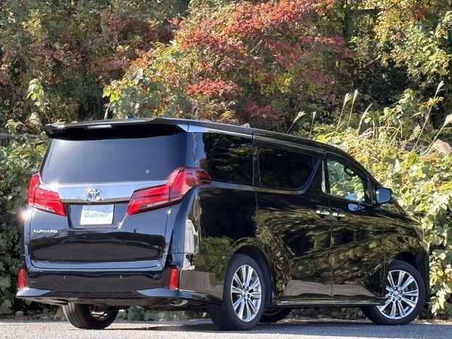 トヨタ アルファード S タイプゴールドⅢ 大分県 2022(令4)年 2.3万km ブラック 両側パワースライドドア /純正メモリーナビ/バックカメラ/フルセグ /Bluetooth/CD/DVDデッキ/ハーフレザーシート/ビルトインETC/オットマンシート/前後クリアランスソナー/純正3眼LEDヘッドライト/シーケンシャルウインカー/アダプティブクルーズコントロール/レーンキープアシスト/スマートキー/エンジンプッシュスタート/純正18インチアルミホイール