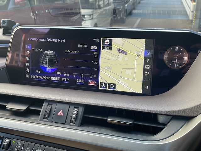 レクサス ＥＳ 300h バージョンL 広島県 2019(平31)年 5万km ソニックチタニウム 禁煙/茶革シート/レクサスセーフティ/・プリクラッシュセーフティ/・レーンディパーチャーアラート/・レーントレーシングアシスト/・オートマチックハイビーム/・アダプティブハイビーム/・先行車発進告知/・ロードサインアシスト/BSM/クリアランスソナー/ヘッドアップディスプレイ/ムーンルーフ/デジタルインナーミラー/純正ナビ/・フルセグ/CD/DVD/Blu-ray/BT/・USB/AUX/SD/サウンドトラック/パノラミックビューモニター/革巻きステアリング/ステアリングスイッチ/ステアリングヒーター/オートライト/シートヒーター／ベンチレーション/純正ドライブレコーダー（前/室内）/ＥＴＣ２．０/３眼ＬＥＤヘッドライト/ヘッドランプクリーナー/シーケンシャルターンランプ/パワーシート/シートメモリー/シートヒーター/ベンチレーション/D席オットマン/後席電動リクライニング/純正フロアマット/純正ドアバイザー/AC100V1500W/純正18インチアルミホイール