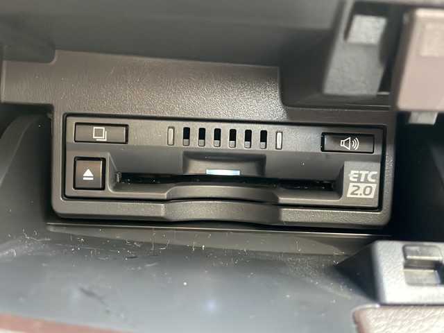 レクサス ＥＳ 300h バージョンL 広島県 2019(平31)年 5万km ソニックチタニウム 禁煙/茶革シート/レクサスセーフティ/・プリクラッシュセーフティ/・レーンディパーチャーアラート/・レーントレーシングアシスト/・オートマチックハイビーム/・アダプティブハイビーム/・先行車発進告知/・ロードサインアシスト/BSM/クリアランスソナー/ヘッドアップディスプレイ/ムーンルーフ/デジタルインナーミラー/純正ナビ/・フルセグ/CD/DVD/Blu-ray/BT/・USB/AUX/SD/サウンドトラック/パノラミックビューモニター/革巻きステアリング/ステアリングスイッチ/ステアリングヒーター/オートライト/シートヒーター／ベンチレーション/純正ドライブレコーダー（前/室内）/ＥＴＣ２．０/３眼ＬＥＤヘッドライト/ヘッドランプクリーナー/シーケンシャルターンランプ/パワーシート/シートメモリー/シートヒーター/ベンチレーション/D席オットマン/後席電動リクライニング/純正フロアマット/純正ドアバイザー/AC100V1500W/純正18インチアルミホイール