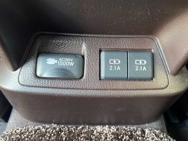 レクサス ＥＳ 300h バージョンL 広島県 2019(平31)年 5万km ソニックチタニウム 禁煙/茶革シート/レクサスセーフティ/・プリクラッシュセーフティ/・レーンディパーチャーアラート/・レーントレーシングアシスト/・オートマチックハイビーム/・アダプティブハイビーム/・先行車発進告知/・ロードサインアシスト/BSM/クリアランスソナー/ヘッドアップディスプレイ/ムーンルーフ/デジタルインナーミラー/純正ナビ/・フルセグ/CD/DVD/Blu-ray/BT/・USB/AUX/SD/サウンドトラック/パノラミックビューモニター/革巻きステアリング/ステアリングスイッチ/ステアリングヒーター/オートライト/シートヒーター／ベンチレーション/純正ドライブレコーダー（前/室内）/ＥＴＣ２．０/３眼ＬＥＤヘッドライト/ヘッドランプクリーナー/シーケンシャルターンランプ/パワーシート/シートメモリー/シートヒーター/ベンチレーション/D席オットマン/後席電動リクライニング/純正フロアマット/純正ドアバイザー/AC100V1500W/純正18インチアルミホイール