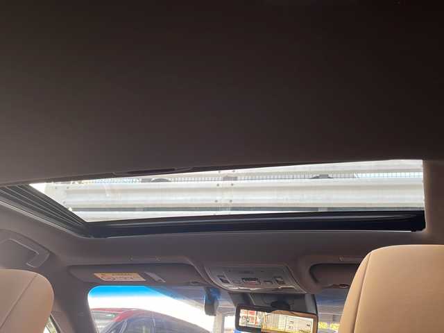 レクサス ＥＳ 300h バージョンL 広島県 2019(平31)年 5万km ソニックチタニウム 禁煙/茶革シート/レクサスセーフティ/・プリクラッシュセーフティ/・レーンディパーチャーアラート/・レーントレーシングアシスト/・オートマチックハイビーム/・アダプティブハイビーム/・先行車発進告知/・ロードサインアシスト/BSM/クリアランスソナー/ヘッドアップディスプレイ/ムーンルーフ/デジタルインナーミラー/純正ナビ/・フルセグ/CD/DVD/Blu-ray/BT/・USB/AUX/SD/サウンドトラック/パノラミックビューモニター/革巻きステアリング/ステアリングスイッチ/ステアリングヒーター/オートライト/シートヒーター／ベンチレーション/純正ドライブレコーダー（前/室内）/ＥＴＣ２．０/３眼ＬＥＤヘッドライト/ヘッドランプクリーナー/シーケンシャルターンランプ/パワーシート/シートメモリー/シートヒーター/ベンチレーション/D席オットマン/後席電動リクライニング/純正フロアマット/純正ドアバイザー/AC100V1500W/純正18インチアルミホイール