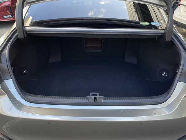 レクサス ＥＳ 300h バージョンL 広島県 2019(平31)年 5万km ソニックチタニウム 禁煙/茶革シート/レクサスセーフティ/・プリクラッシュセーフティ/・レーンディパーチャーアラート/・レーントレーシングアシスト/・オートマチックハイビーム/・アダプティブハイビーム/・先行車発進告知/・ロードサインアシスト/BSM/クリアランスソナー/ヘッドアップディスプレイ/ムーンルーフ/デジタルインナーミラー/純正ナビ/・フルセグ/CD/DVD/Blu-ray/BT/・USB/AUX/SD/サウンドトラック/パノラミックビューモニター/革巻きステアリング/ステアリングスイッチ/ステアリングヒーター/オートライト/シートヒーター／ベンチレーション/純正ドライブレコーダー（前/室内）/ＥＴＣ２．０/３眼ＬＥＤヘッドライト/ヘッドランプクリーナー/シーケンシャルターンランプ/パワーシート/シートメモリー/シートヒーター/ベンチレーション/D席オットマン/後席電動リクライニング/純正フロアマット/純正ドアバイザー/AC100V1500W/純正18インチアルミホイール