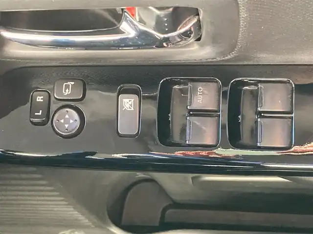 スズキ スペーシア カスタム HYBRID XS 静岡県 2018(平30)年 9.3万km ブルーイッシュブラックパール3 (株)IDOMが運営する【じしゃロン焼津店】の自社ローン対象車両になります。こちらは現金ご利用時の価格です。/自社ローンご希望の方は別途その旨お申付け下さい。　/社外ＳＤナビ/（フルセグＴＶ/Ｂｌｕｅｔｏｏｔｈ接続/ＣＤ/ＤＶＤ）/両側パワースライドドア/衝突軽減ブレーキ/バックカメラ/運転席シートヒーター/ＥＴＣ/ＬＥＤヘッドライト/オートライト/プッシュスタート＆スマートキー