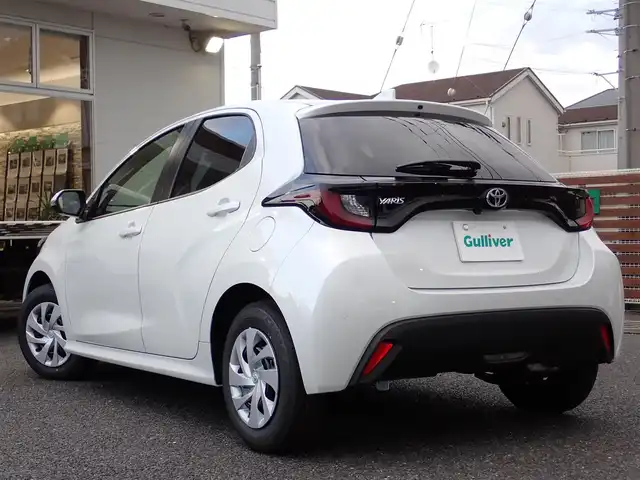 トヨタ ヤリス X 千葉県 2025(令7)年 0.1千km プラチナホワイトパールマイカ 【登録済未使用車】/8インチディスプレイオーディオ/・AM/FMチューナー（ワイドFM対応）/・USB入力（動画・音楽再生/給電type-C）/・HDMI入力端子/・Apple CarPlay/Android Auto対応/・Miracast対応/・Blue tooth対応（ハンズフリー/オーディオ）/バックガイドモニター/ETC車載器/プッシュスタート/スマートキー2本/Toyota safety sense/・プリクラッシュセーフティ/・レーントレーシングアシスト/・レーンディパーチャーアラート/・レーダークルーズコントロール/・オートマチックハイビーム/・ロードサインアシスト/・発進遅れ告知機能/パーキングサポートブレーキ/サイド/カーテンシールドエアバッグ/保証書/取扱説明書/禁煙車