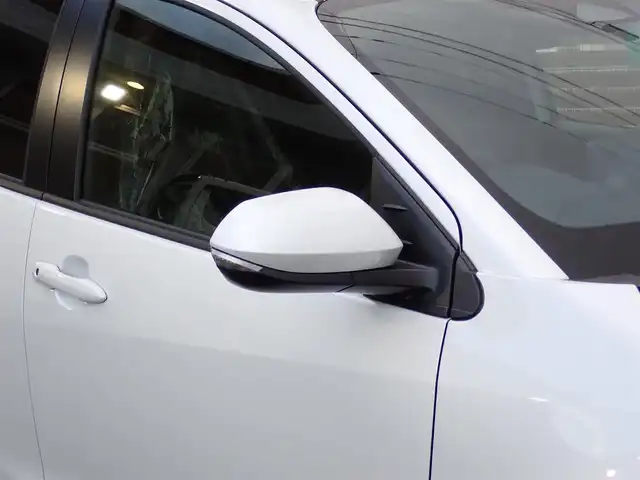 トヨタ ヤリス X 千葉県 2025(令7)年 0.1千km プラチナホワイトパールマイカ 【登録済未使用車】/8インチディスプレイオーディオ/・AM/FMチューナー（ワイドFM対応）/・USB入力（動画・音楽再生/給電type-C）/・HDMI入力端子/・Apple CarPlay/Android Auto対応/・Miracast対応/・Blue tooth対応（ハンズフリー/オーディオ）/バックガイドモニター/ETC車載器/プッシュスタート/スマートキー2本/Toyota safety sense/・プリクラッシュセーフティ/・レーントレーシングアシスト/・レーンディパーチャーアラート/・レーダークルーズコントロール/・オートマチックハイビーム/・ロードサインアシスト/・発進遅れ告知機能/パーキングサポートブレーキ/サイド/カーテンシールドエアバッグ/保証書/取扱説明書/禁煙車