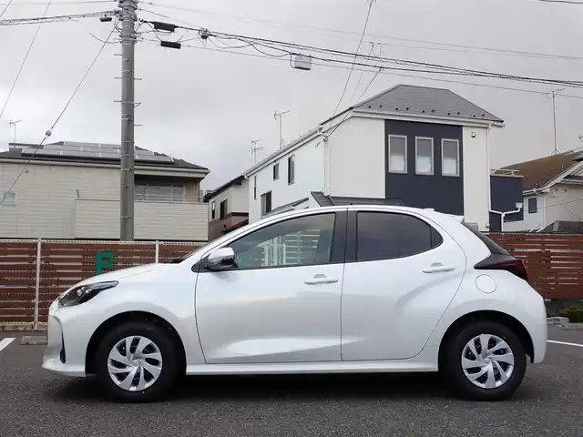 トヨタ ヤリス X 千葉県 2025(令7)年 0.1千km プラチナホワイトパールマイカ 【登録済未使用車】/8インチディスプレイオーディオ/・AM/FMチューナー（ワイドFM対応）/・USB入力（動画・音楽再生/給電type-C）/・HDMI入力端子/・Apple CarPlay/Android Auto対応/・Miracast対応/・Blue tooth対応（ハンズフリー/オーディオ）/バックガイドモニター/ETC車載器/プッシュスタート/スマートキー2本/Toyota safety sense/・プリクラッシュセーフティ/・レーントレーシングアシスト/・レーンディパーチャーアラート/・レーダークルーズコントロール/・オートマチックハイビーム/・ロードサインアシスト/・発進遅れ告知機能/パーキングサポートブレーキ/サイド/カーテンシールドエアバッグ/保証書/取扱説明書/禁煙車