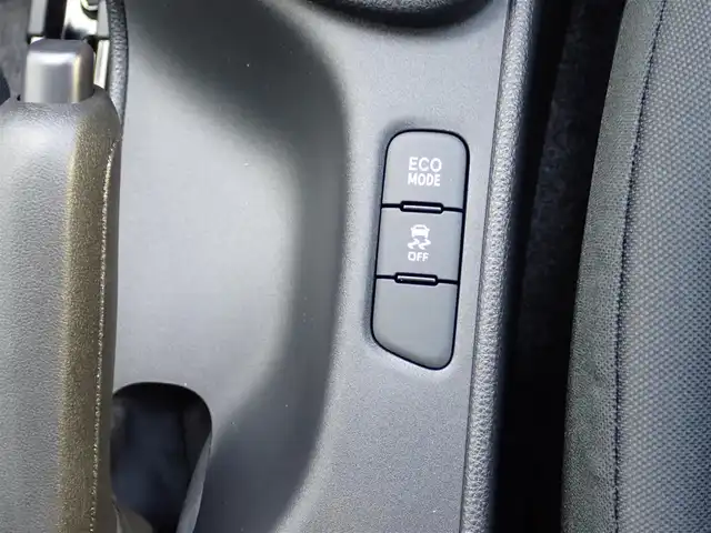 トヨタ ヤリス X 千葉県 2025(令7)年 0.1千km プラチナホワイトパールマイカ 【登録済未使用車】/8インチディスプレイオーディオ/・AM/FMチューナー（ワイドFM対応）/・USB入力（動画・音楽再生/給電type-C）/・HDMI入力端子/・Apple CarPlay/Android Auto対応/・Miracast対応/・Blue tooth対応（ハンズフリー/オーディオ）/バックガイドモニター/ETC車載器/プッシュスタート/スマートキー2本/Toyota safety sense/・プリクラッシュセーフティ/・レーントレーシングアシスト/・レーンディパーチャーアラート/・レーダークルーズコントロール/・オートマチックハイビーム/・ロードサインアシスト/・発進遅れ告知機能/パーキングサポートブレーキ/サイド/カーテンシールドエアバッグ/保証書/取扱説明書/禁煙車