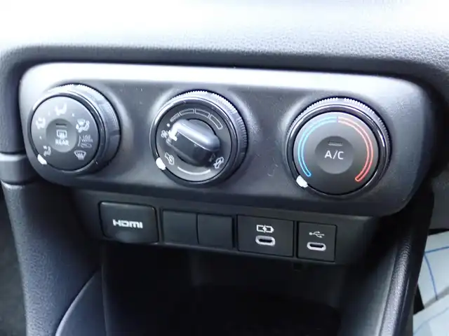 トヨタ ヤリス X 千葉県 2025(令7)年 0.1千km プラチナホワイトパールマイカ 【登録済未使用車】/8インチディスプレイオーディオ/・AM/FMチューナー（ワイドFM対応）/・USB入力（動画・音楽再生/給電type-C）/・HDMI入力端子/・Apple CarPlay/Android Auto対応/・Miracast対応/・Blue tooth対応（ハンズフリー/オーディオ）/バックガイドモニター/ETC車載器/プッシュスタート/スマートキー2本/Toyota safety sense/・プリクラッシュセーフティ/・レーントレーシングアシスト/・レーンディパーチャーアラート/・レーダークルーズコントロール/・オートマチックハイビーム/・ロードサインアシスト/・発進遅れ告知機能/パーキングサポートブレーキ/サイド/カーテンシールドエアバッグ/保証書/取扱説明書/禁煙車