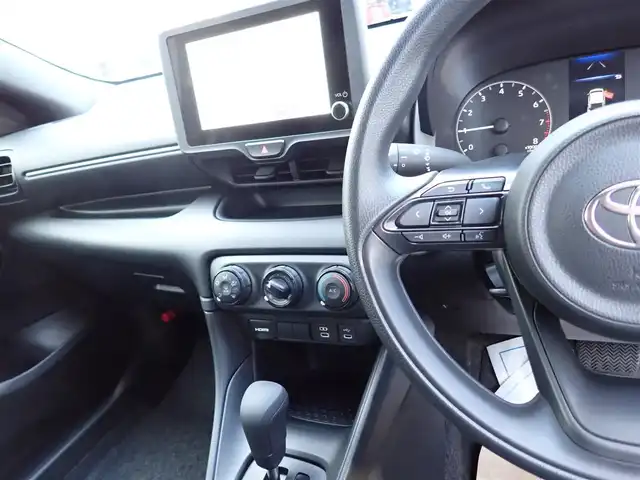 トヨタ ヤリス X 千葉県 2025(令7)年 0.1千km プラチナホワイトパールマイカ 【登録済未使用車】/8インチディスプレイオーディオ/・AM/FMチューナー（ワイドFM対応）/・USB入力（動画・音楽再生/給電type-C）/・HDMI入力端子/・Apple CarPlay/Android Auto対応/・Miracast対応/・Blue tooth対応（ハンズフリー/オーディオ）/バックガイドモニター/ETC車載器/プッシュスタート/スマートキー2本/Toyota safety sense/・プリクラッシュセーフティ/・レーントレーシングアシスト/・レーンディパーチャーアラート/・レーダークルーズコントロール/・オートマチックハイビーム/・ロードサインアシスト/・発進遅れ告知機能/パーキングサポートブレーキ/サイド/カーテンシールドエアバッグ/保証書/取扱説明書/禁煙車