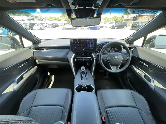 トヨタ ハリアー Z 愛媛県 2021(令3)年 1.6万km ブラック 純正12.3インチナビ/（Bluetooth/フルセグテレビ/メモリナビ）/全方位カメラ/ＥＴＣ２．０/パワーシート/電動リアゲート/アダプティブクルーズコントロール/コーナーセンサー/ABS/横滑り防止装置/レーンキープアシスト/盗難防止装置/衝突被害軽減システム/オートライト/ＬＥＤヘッドライト/純正アルミホイール19インチ/純正フロアマット/スマートキー/スペアキー