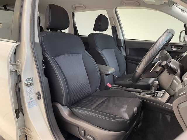 スバル フォレスター 2．0i－L アイサイト 宮城県 2013(平25)年 11.8万km サテンホワイトパール 4WD/レーンキープアシスト/衝突被害軽減システム/純正ナビ/バックカメラ/フルセグTV/Bluetooth、CD、DVD/クルーズコントロール/シートヒーター/パワーシート/X-MODE/MTモード付きAT/パドルシフト/プッシュスタート/オートライト/純正フロアマット/ETC/社外アルミホイール