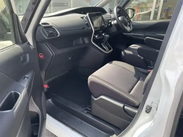 日産 セレナ ハイウェイスターVセレクションⅡ 愛知県 2019(平31)年 8.4万km ブリリアントホワイトパール セーフティパックB /プロパイロット　/LDW /クリアランスソナー　/後席モニター　/パーキングアシスト　/アラウンドビュー　/デジタルインナーミラー　/ハンズフリー両側パワースライドドア　/LEDヘッド　/ステアリングスイッチ　/インテリジェントキー　/スペアキー