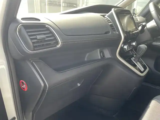 日産 セレナ ハイウェイスターVセレクションⅡ 愛知県 2019(平31)年 8.4万km ブリリアントホワイトパール セーフティパックB /プロパイロット　/LDW /クリアランスソナー　/後席モニター　/パーキングアシスト　/アラウンドビュー　/デジタルインナーミラー　/ハンズフリー両側パワースライドドア　/LEDヘッド　/ステアリングスイッチ　/インテリジェントキー　/スペアキー