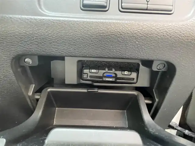 日産 セレナ ハイウェイスターVセレクションⅡ 愛知県 2019(平31)年 8.4万km ブリリアントホワイトパール セーフティパックB /プロパイロット　/LDW /クリアランスソナー　/後席モニター　/パーキングアシスト　/アラウンドビュー　/デジタルインナーミラー　/ハンズフリー両側パワースライドドア　/LEDヘッド　/ステアリングスイッチ　/インテリジェントキー　/スペアキー