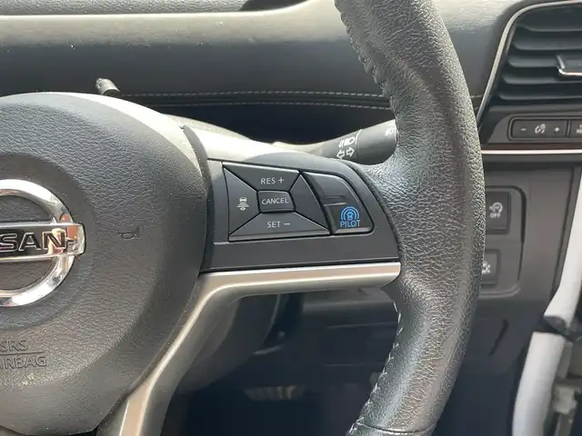 日産 セレナ ハイウェイスターVセレクションⅡ 愛知県 2019(平31)年 8.4万km ブリリアントホワイトパール セーフティパックB /プロパイロット　/LDW /クリアランスソナー　/後席モニター　/パーキングアシスト　/アラウンドビュー　/デジタルインナーミラー　/ハンズフリー両側パワースライドドア　/LEDヘッド　/ステアリングスイッチ　/インテリジェントキー　/スペアキー