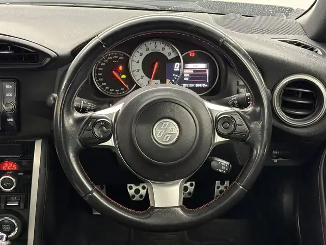トヨタ ８６ GT リミテッド 三重県 2016(平28)年 6.5万km クリスタルホワイトパール プレミアムガソリン/FR/6F/純正 7インチナビ NSZT-W66T/（AM/FM/CD/DVD/TV/SD/SDREC/Bluetooth）/バックカメラ/ドライブレコーダー 前方/ETC/安全/・ABS/・VSC（ビークル・スタビリティ・コントロール）/・トラクションコントロール（TRACK機能付）/・ヒルスタートアシスト/・緊急ブレーキシグナル/・SRS 運転席・助手席＋サイド＋カーテンシールドエアバッグ/装備/・【OP】SACHSアブソーバー（フロント・リヤ）/・ウェッズスポーツ 社外18inAW*/・ハーフレザーシート（本革×アルカンターラ）/・シートヒーター（D/N）/・クルーズコントロール/・左右独立オートエアコン/・コンライト（ヘッドライト自動点灯・自動消灯システム）/・LEDヘッドランプ/・フロント（LED）＆リヤフォグランプ/・ステアリングスイッチ/・電動格納ドアミラー/・パワーステアリング/・パワーウインドウ/・プッシュスタート/・取/・予備スマートキーx1/*【アルミホイール】/・WedsSport RE05M/・18×8.5J ＋45 100-5H/・2022年12月製造