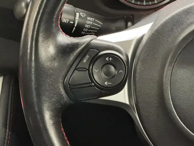 トヨタ ８６ GT リミテッド 三重県 2016(平28)年 6.5万km クリスタルホワイトパール プレミアムガソリン/FR/6F/純正 7インチナビ NSZT-W66T/（AM/FM/CD/DVD/TV/SD/SDREC/Bluetooth）/バックカメラ/ドライブレコーダー 前方/ETC/安全/・ABS/・VSC（ビークル・スタビリティ・コントロール）/・トラクションコントロール（TRACK機能付）/・ヒルスタートアシスト/・緊急ブレーキシグナル/・SRS 運転席・助手席＋サイド＋カーテンシールドエアバッグ/装備/・【OP】SACHSアブソーバー（フロント・リヤ）/・ウェッズスポーツ 社外18inAW*/・ハーフレザーシート（本革×アルカンターラ）/・シートヒーター（D/N）/・クルーズコントロール/・左右独立オートエアコン/・コンライト（ヘッドライト自動点灯・自動消灯システム）/・LEDヘッドランプ/・フロント（LED）＆リヤフォグランプ/・ステアリングスイッチ/・電動格納ドアミラー/・パワーステアリング/・パワーウインドウ/・プッシュスタート/・取/・予備スマートキーx1/*【アルミホイール】/・WedsSport RE05M/・18×8.5J ＋45 100-5H/・2022年12月製造